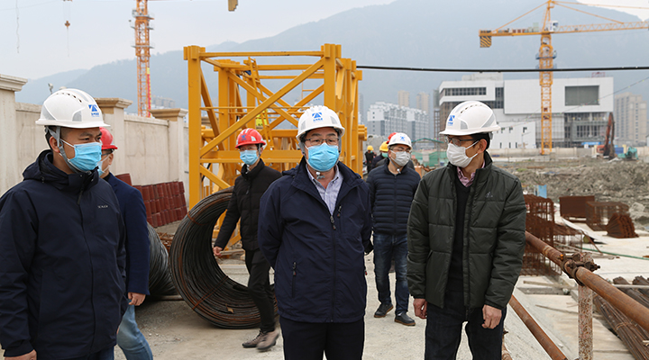 20200227 臺(tái)州高速集團(tuán)董事長(zhǎng)陳文波檢查房產(chǎn)集團(tuán)防疫及復(fù)工情況 張波攝.jpg